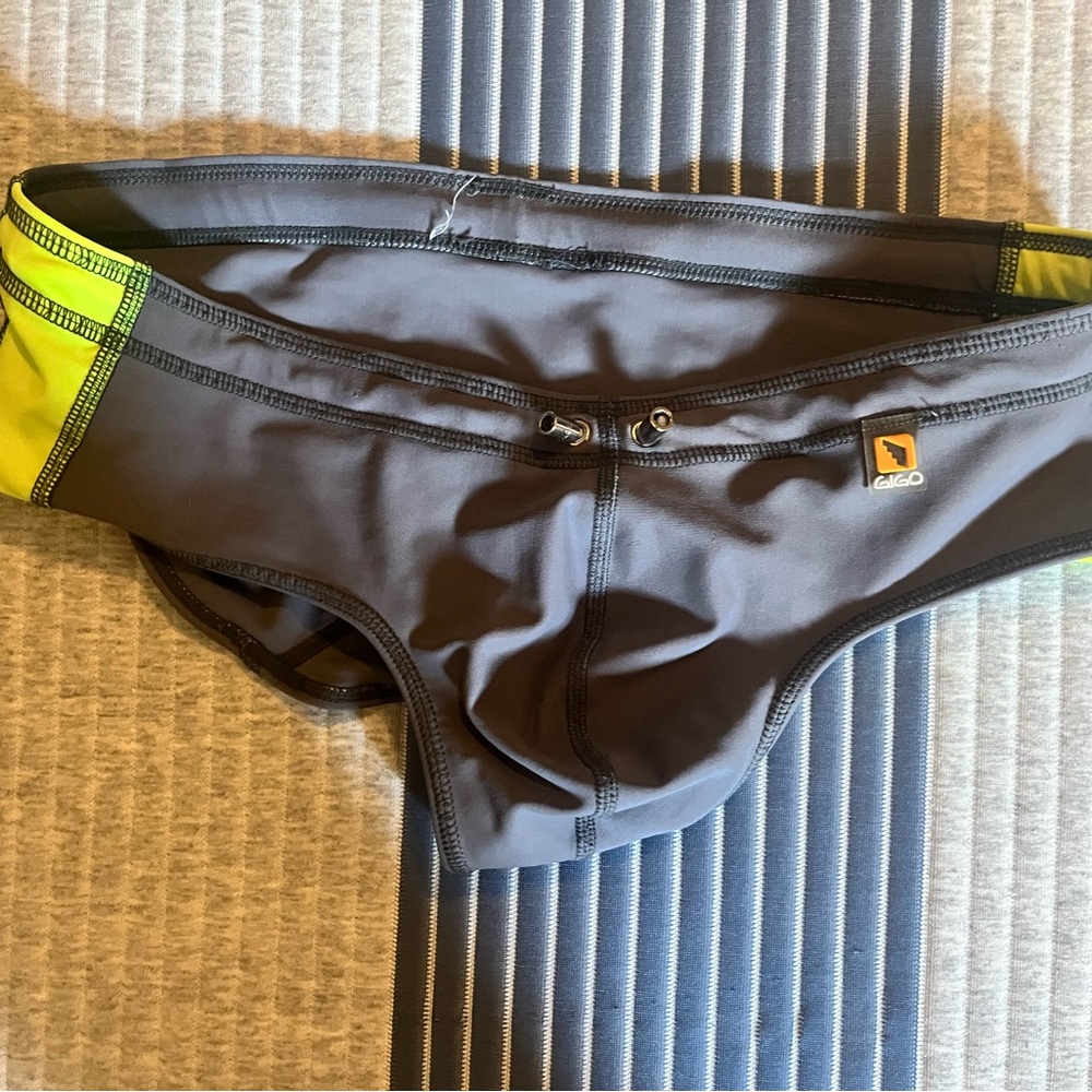 - Men’s GiGo Speedo sized medium